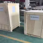 木箱入りのニンニクピーラー