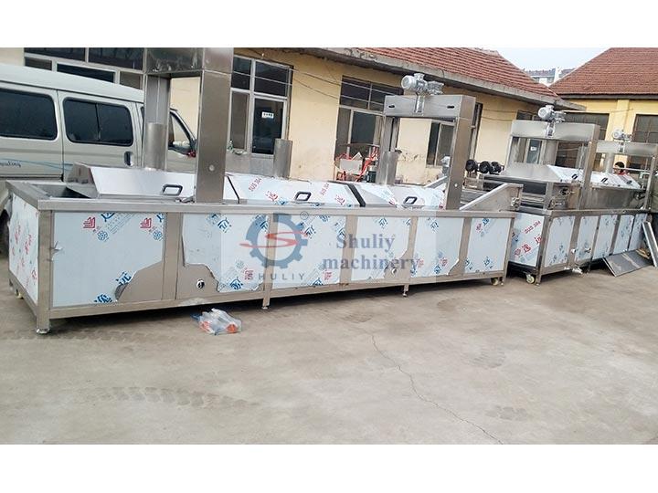 large continuous industrial frying machine