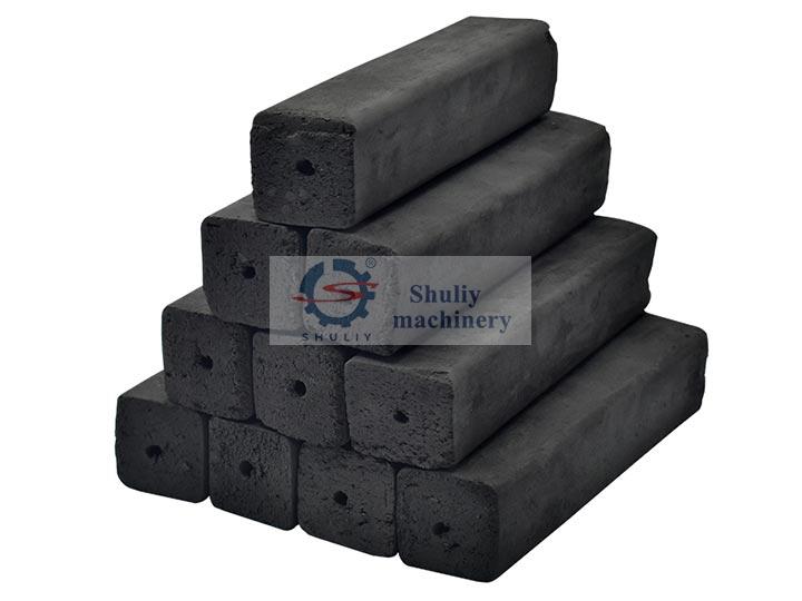 briquettes de charbon de bois carrées