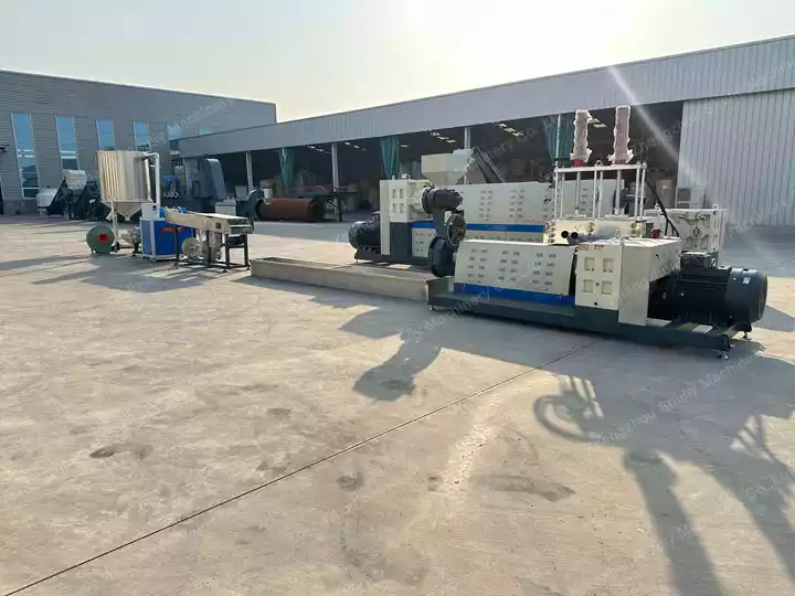 endüstriyel plastik geri dönüşüm makineleri
