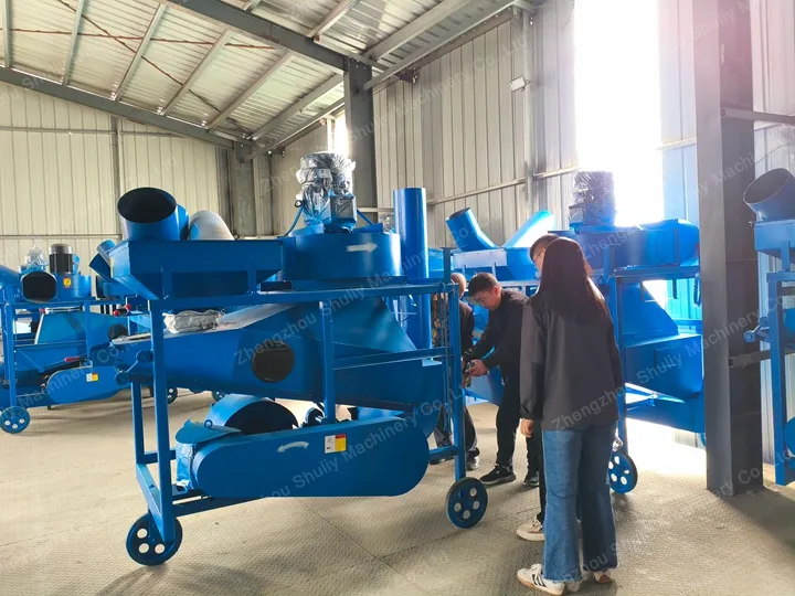 زيارة المصنع لتقشير الفول السوداني