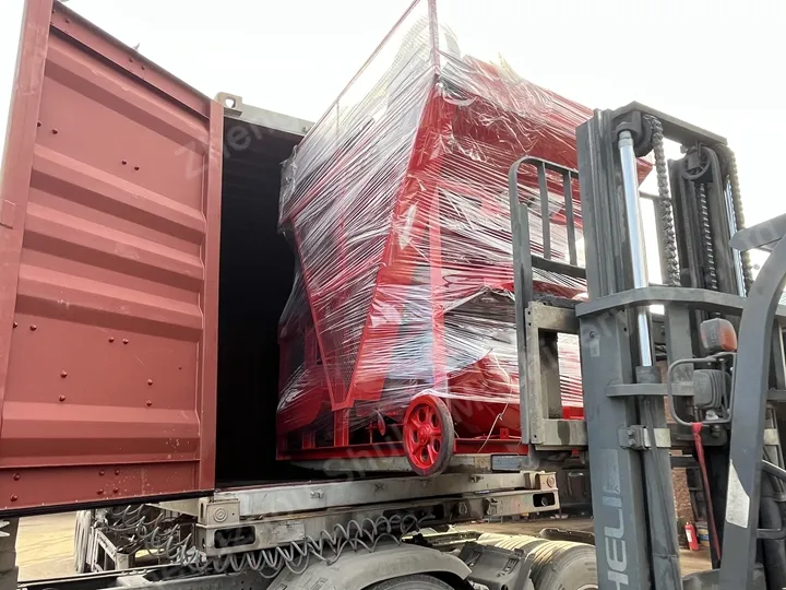 تسليم وحدة تقشير الفول السوداني لغانا